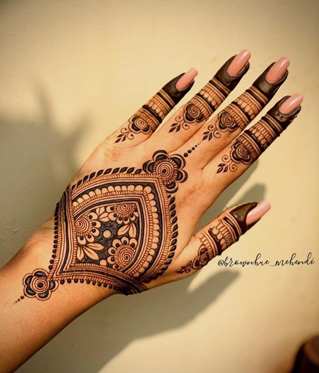 Delicate Mehndi Design